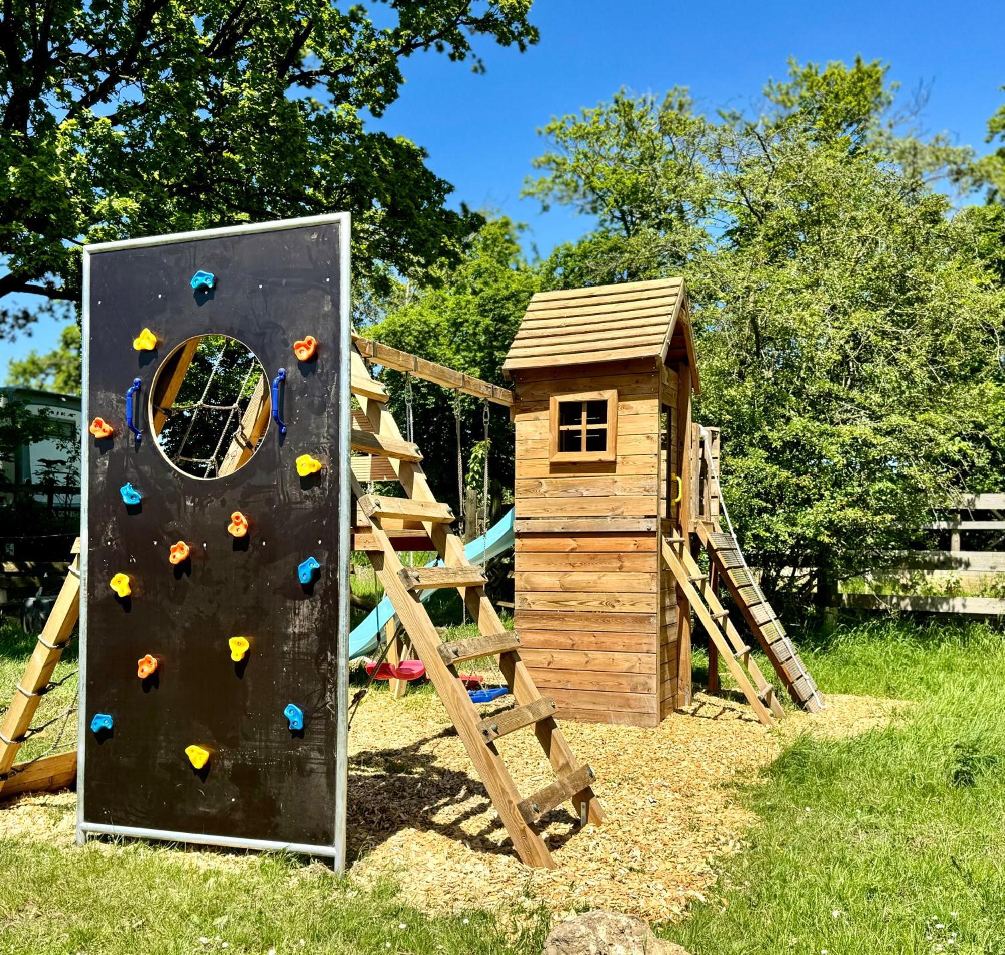 Hof Vierzehnender Im Hohen Venn - 70Qm Fachwerk-Studio - Grosses Wohn-Schlafzimmer Mit Dachterrasse Und Kaminofen - Separate Kueche - Perfekt Fuer Paare - Monschau - Eifel - Hunde Willkommen - Islandpferde Extérieur photo